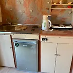 吉拉尼酒店 *